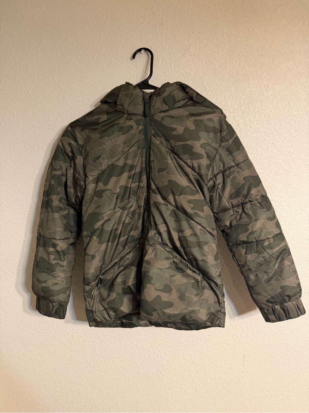 Kids Hooded Camo Puffer Jacket in Olive